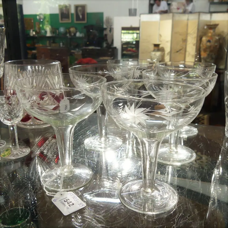 6 HOLLOW STEMMED CHAMPAGNE GLASSES WITH ETCHED PATTERN Image 1++