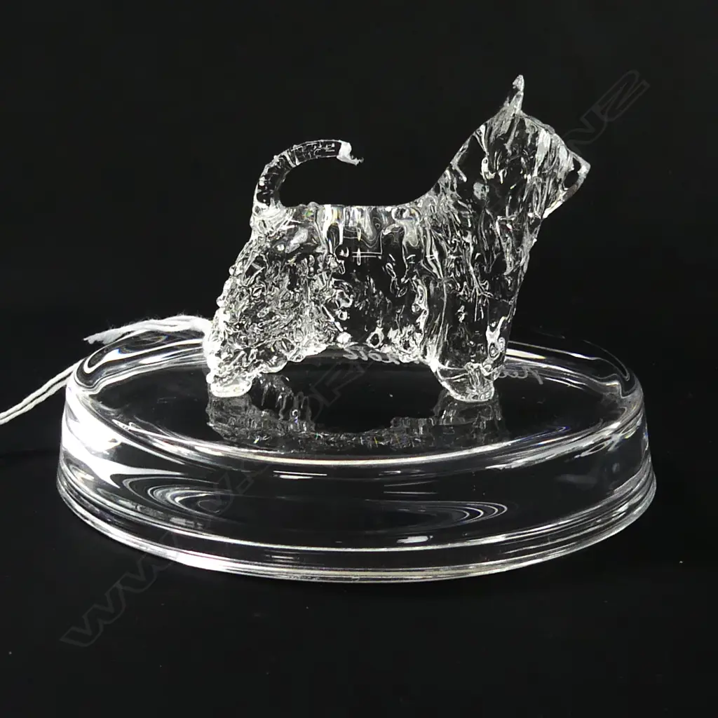 SILKY GLASS STATUETTE - SIGNED & DATED 'NEIL HARRIS 2016' Image 1++
