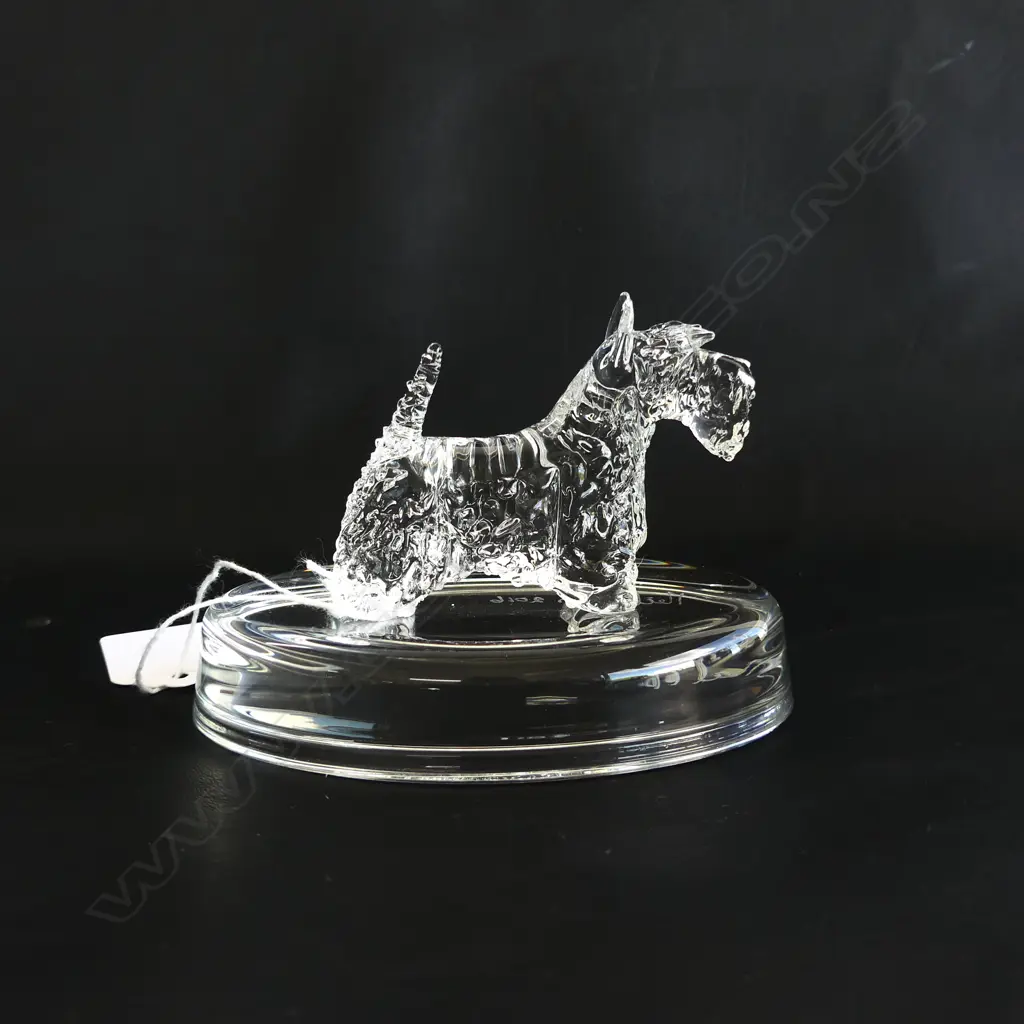SCOTTIE DOG GLASS STATUETTE - SIGNED & DATED 'NEIL HARRIS 2016' L 100MM Image 1++
