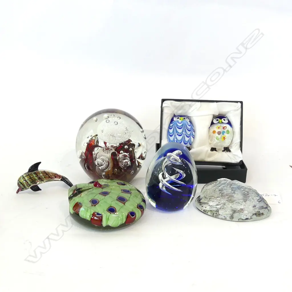 SIX ASST. ART GLASS PAPERWEIGHTS Image 1++