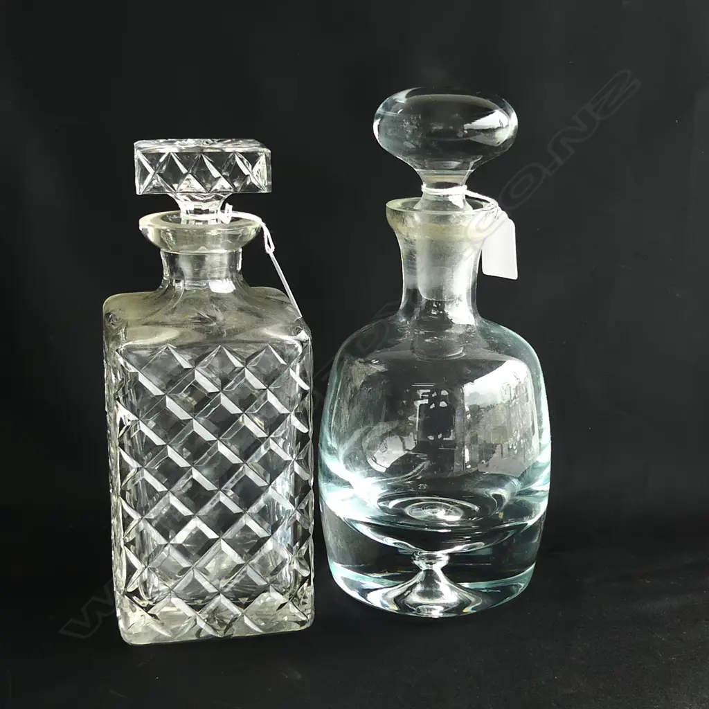 2 CRYSTAL DECANTERS H.260mm Image 1++