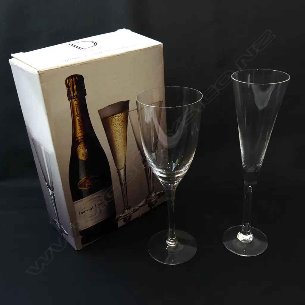 DARTINGTON CRYSTAL SHARON SUITE CHAMPAGNE FLUTES - NEW IN BOX Image 1++