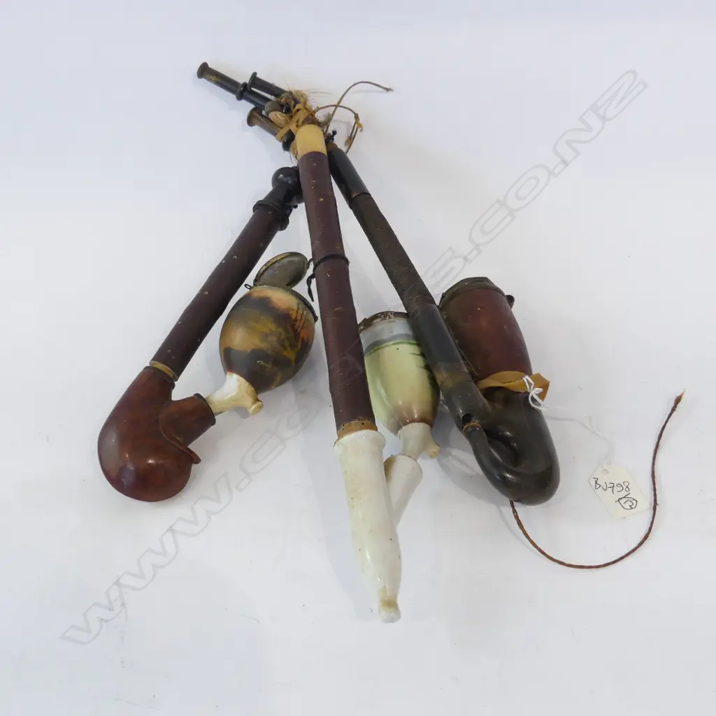 THREE EUROPEAN PIPES. Image 1++