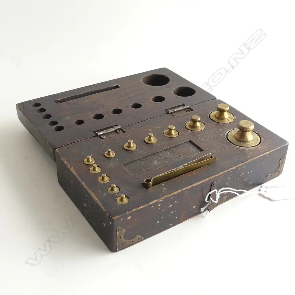 CASED SET OF BRASS WEIGHTS L 190 MM Image 1++