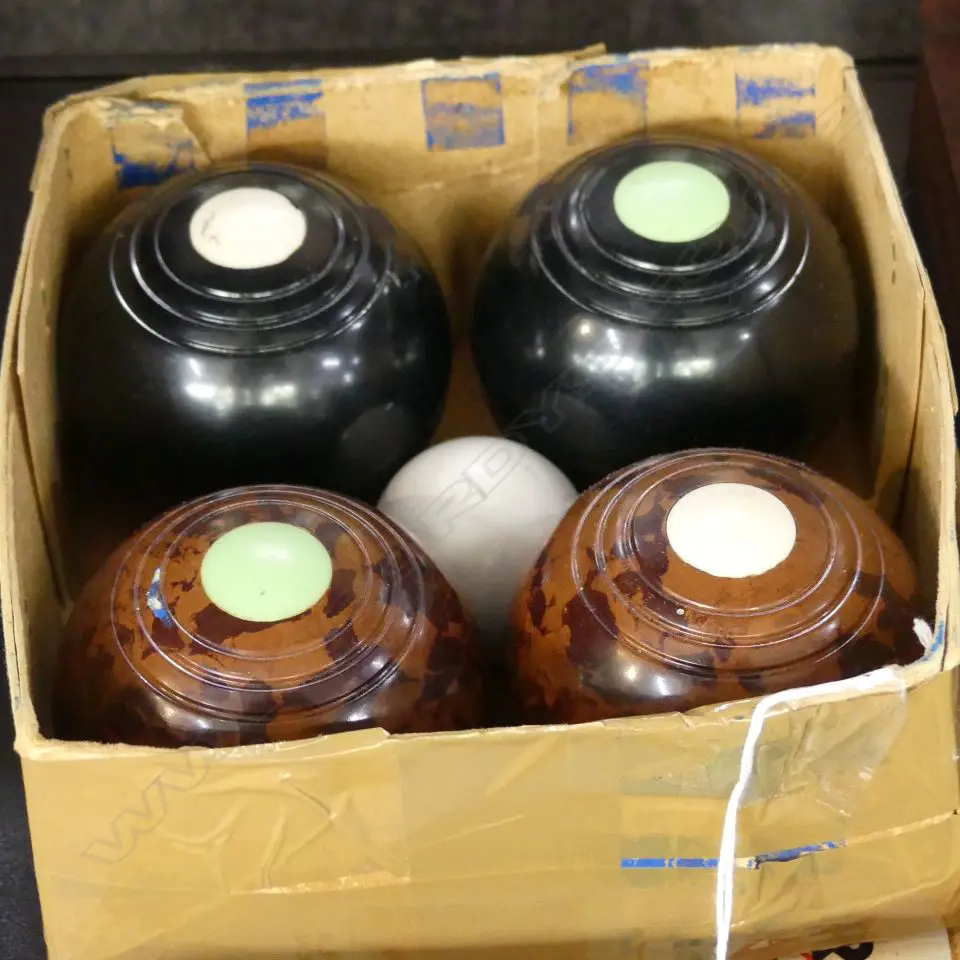5 PCE MINIATURE BOWLS SET; 4 BOWLS & ONE JACK, IN ORIGINAL BOX (BOX HAS DAMAGE) Image 1++