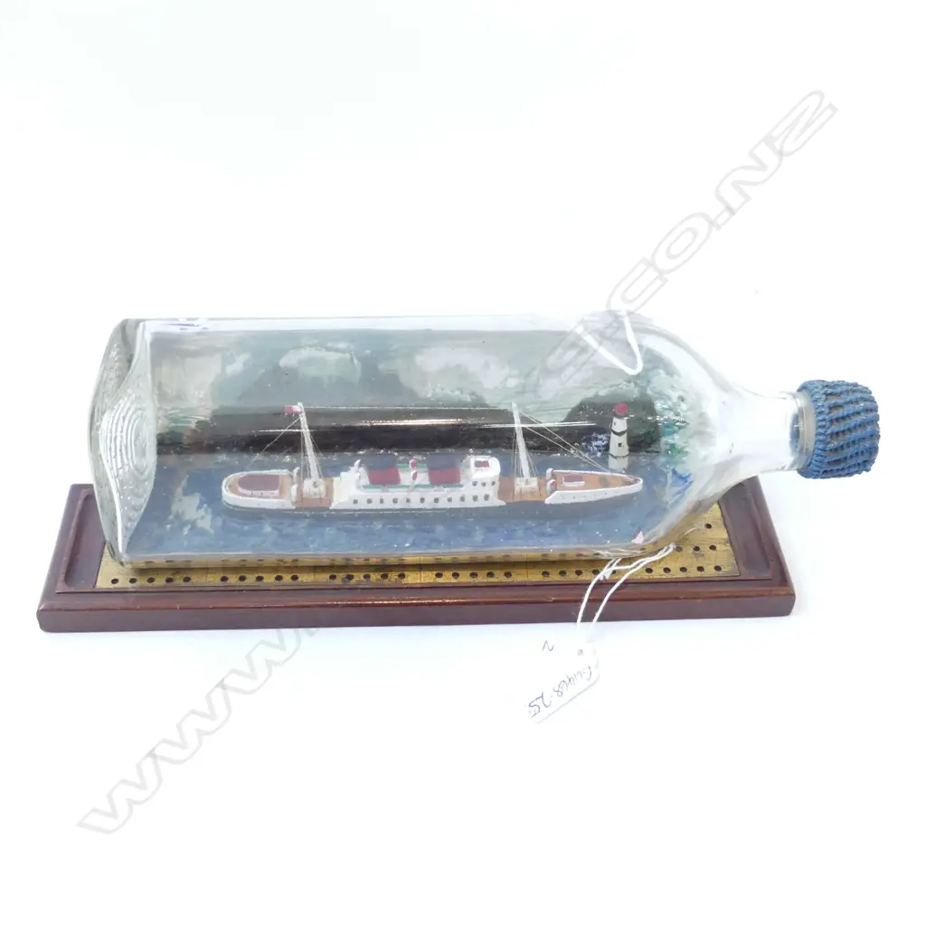 OLD SHIP IN BOTTLE & BRASS & MAHOGANY CRIBBAGE BOARD Image 1++