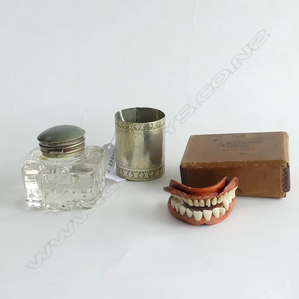 OLD INKWELL + BEAKER + STRANG DENTIST RANGIORA BOXED FALSE TEETH Image 1++