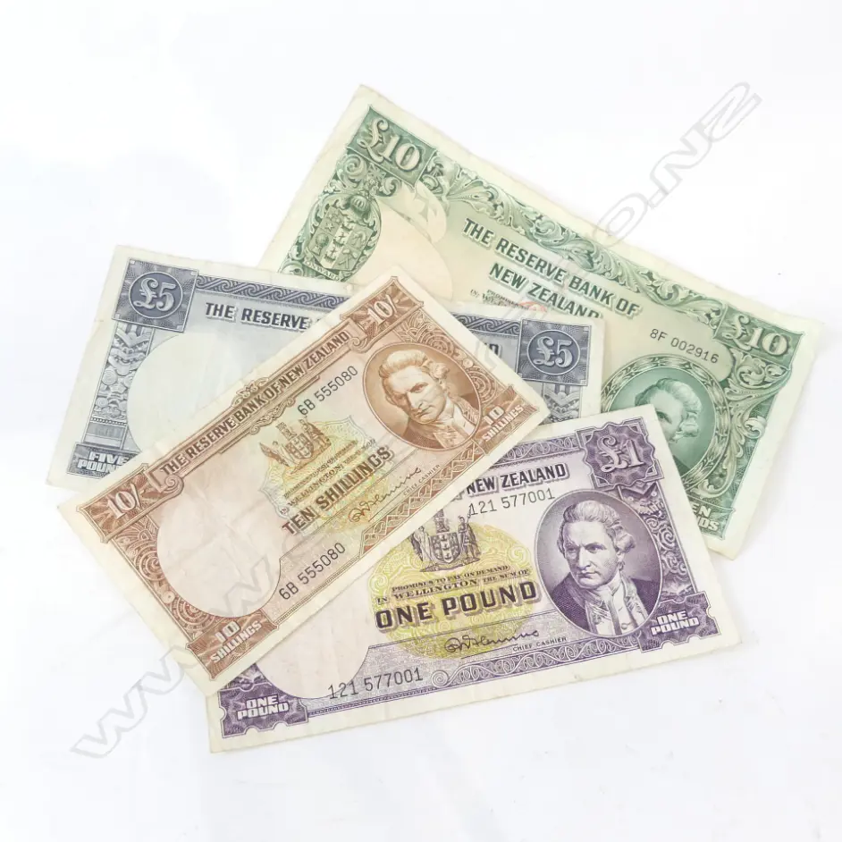 4 NZ BANKNOTES £10.£5.£1 & 10/- Fleming. Image 1++