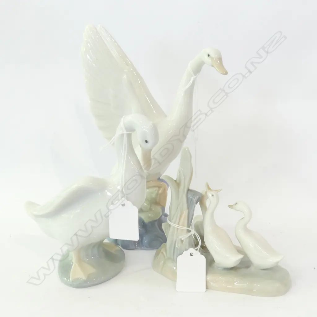 3 NAO GOOSE FIGURINES; H. 205, 145 & 120MM Image 1++