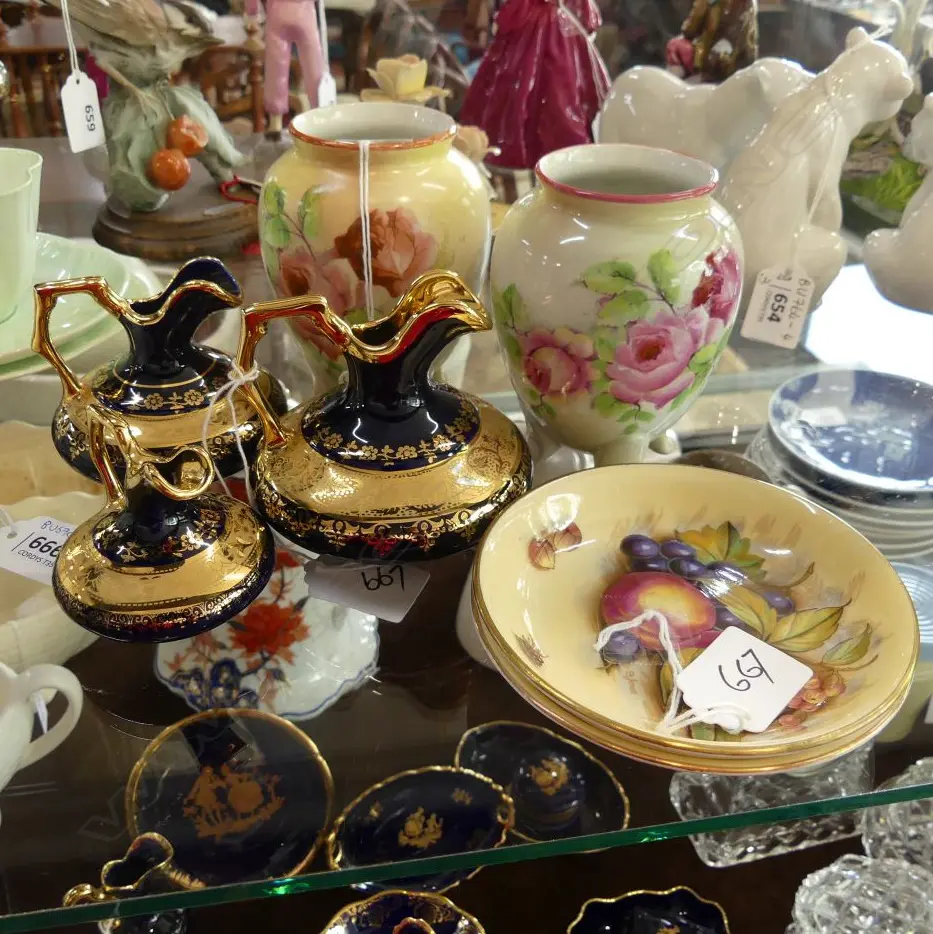 3 LIMOGES COBALT JUGS, 2 AYNSLEY SIGNED ORCHARD GOLD DISHES (DIA 115MM) & 2 ENGLISH CARLTON WARE VASES (H 110MM) Image 1++