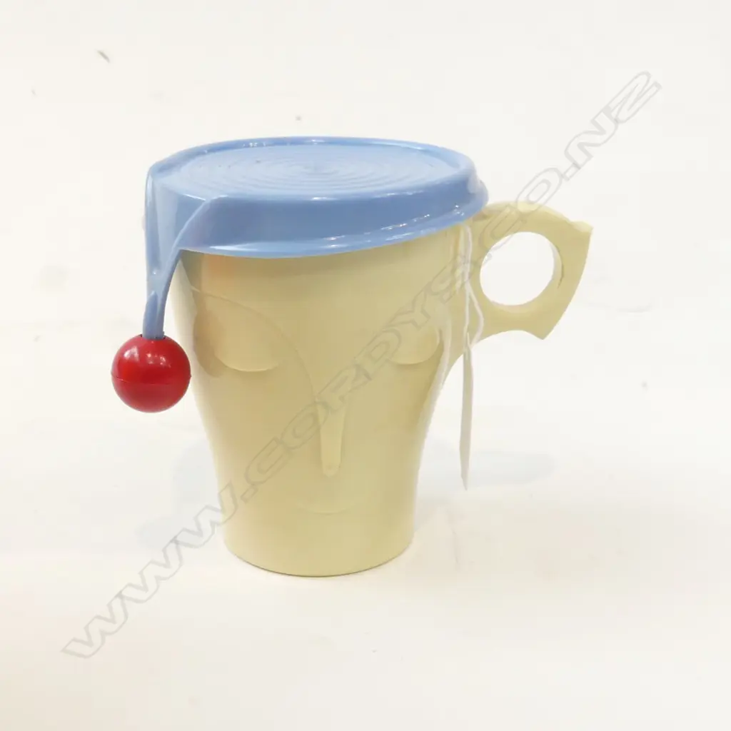 BOURN-VITA PLASTIC LIDDED NIGHT CAP CUP Image 1++