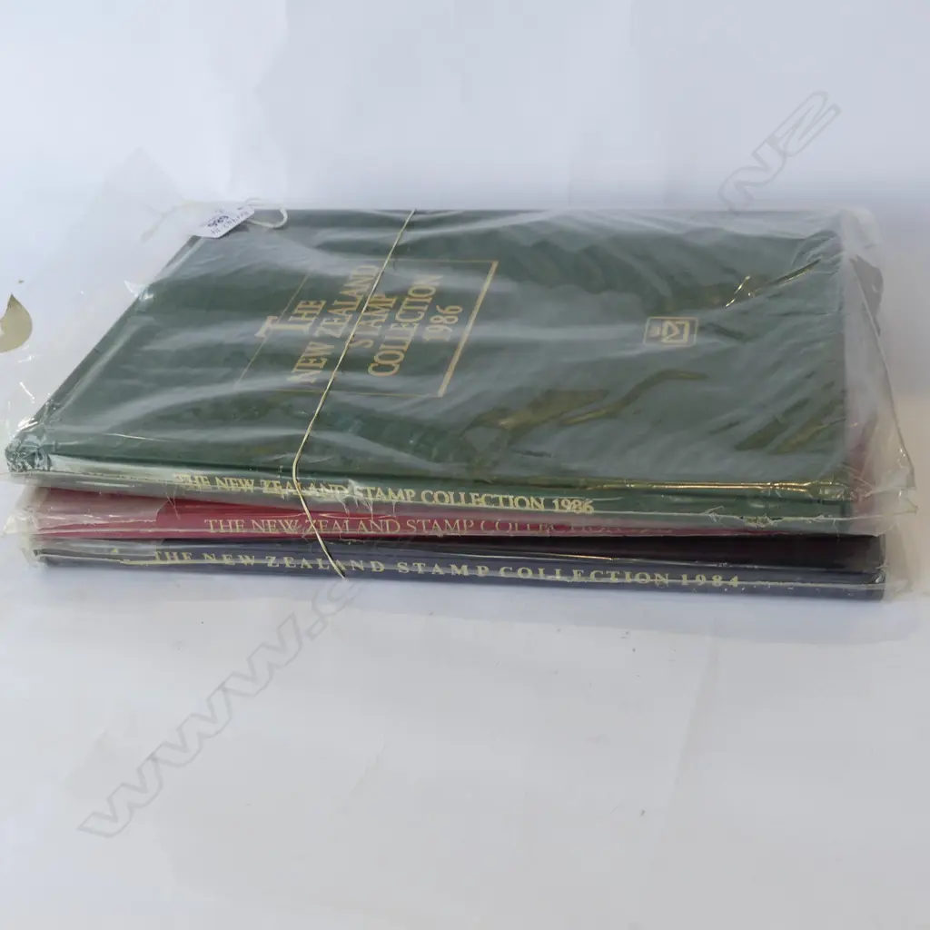 3 'THE NZ STAMP COLLECTION' BOXED SETS 1984.1985.1986 Image 1++