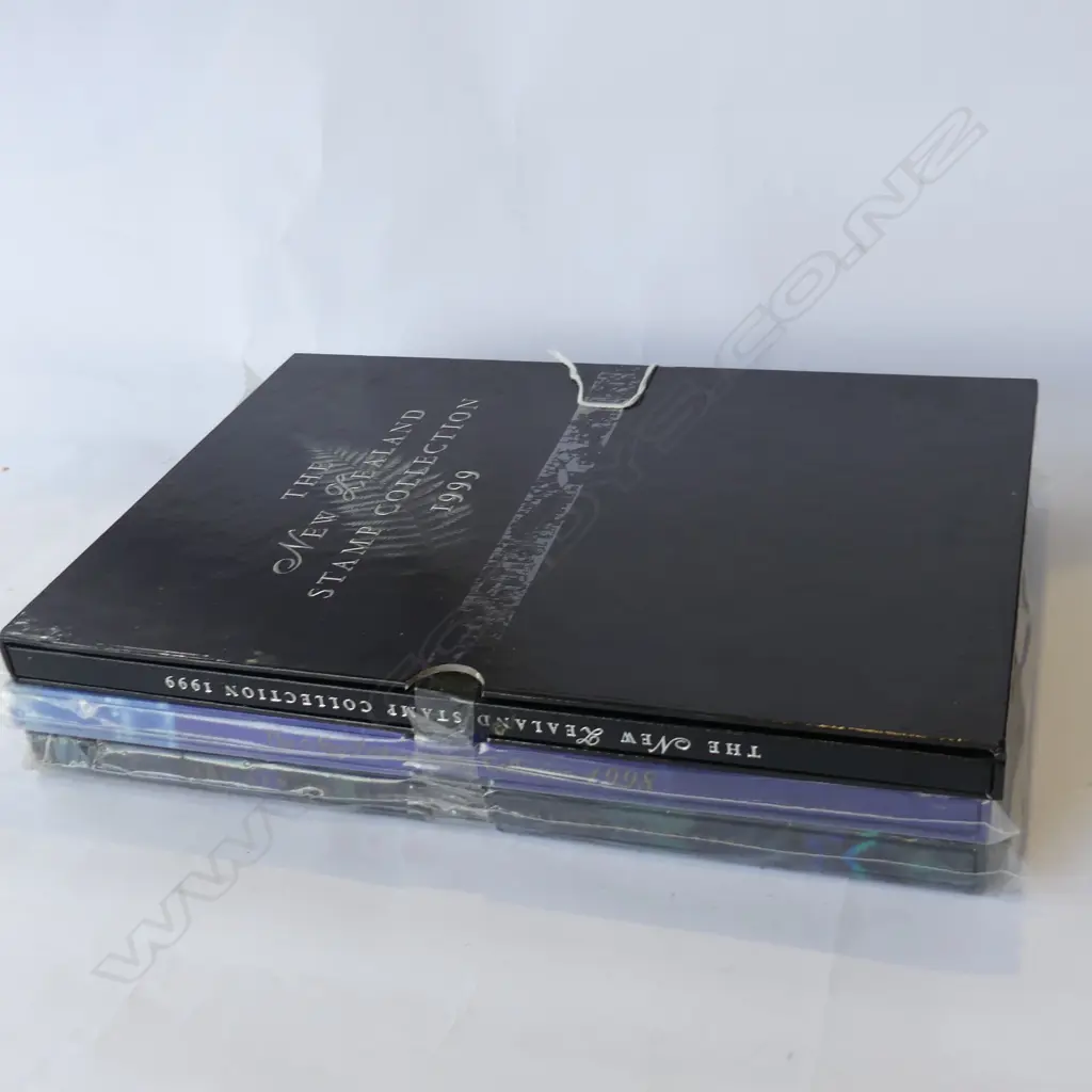 3 'THE NZ STAMP COLLECTION' BOXED SETS 1997.1998.1999 Image 1++