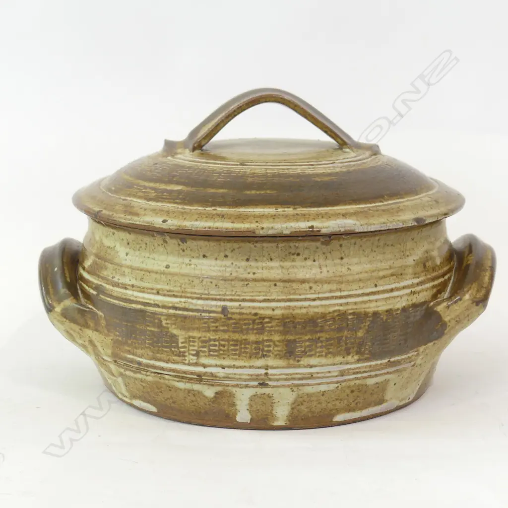 PETER STITCHBURY LIDDED CASSEROLE DISH DIA 235MM Image 1++