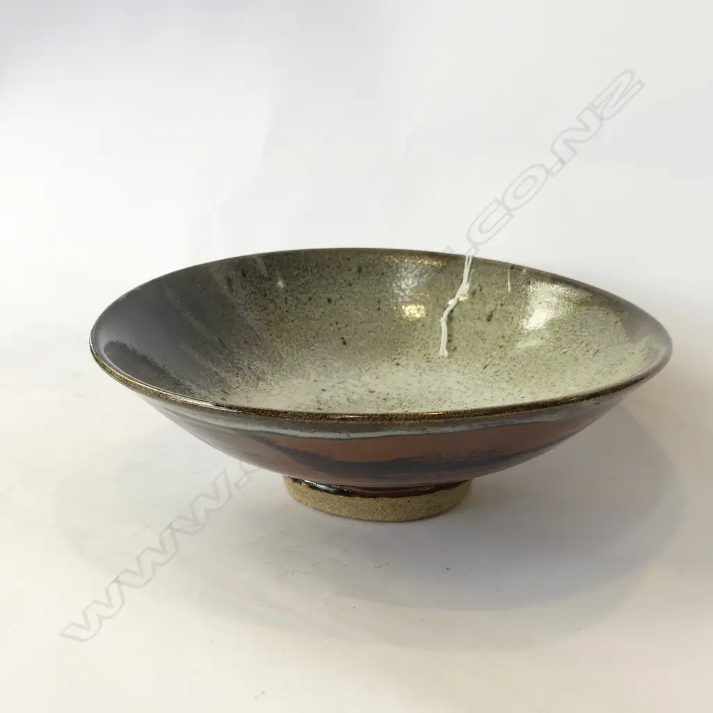 DORIS DUTCH BOWL, WHITE GLAZE INSIDE / TENMOKU GLAZE UNDERNEATH W.235mm Image 1++