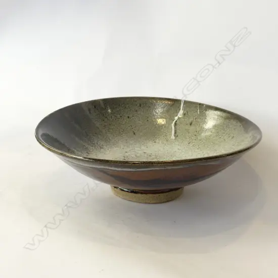 DORIS DUTCH BOWL, WHITE GLAZE INSIDE / TENMOKU GLAZE UNDERNEATH W.235mm