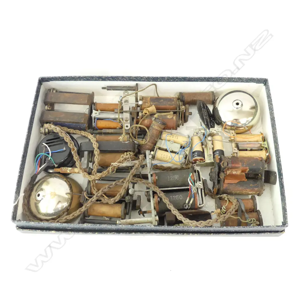 BOX VINTAGE TELEPHONE BELL RINGS & COVERS Image 1++