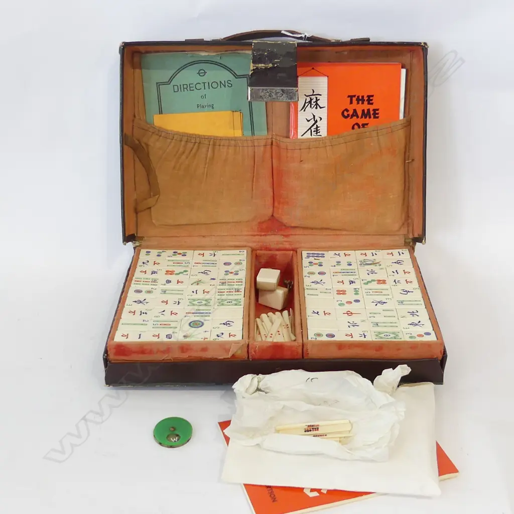 VINTAGE LEATHER CASED MAH JONG SET Image 1++