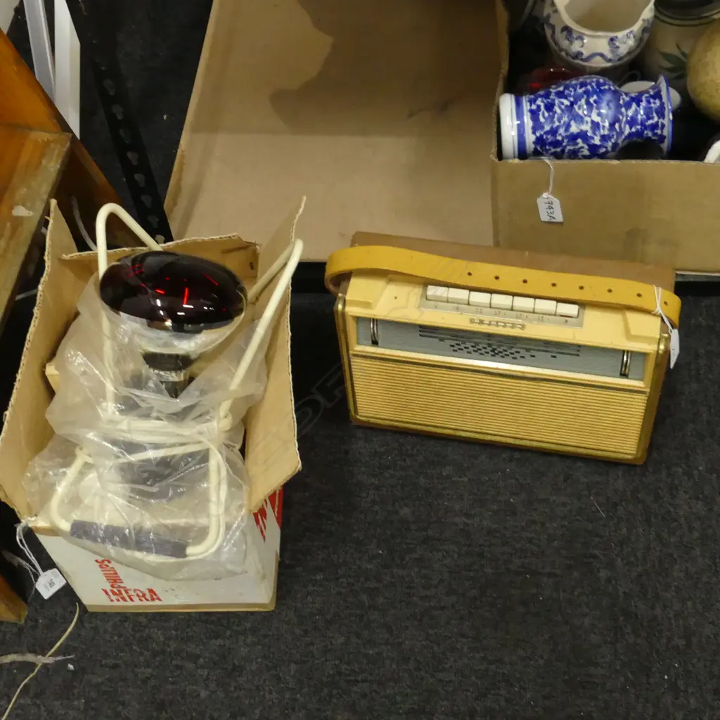 LG VINTAGE TRANSISTOR RADIO (L 310MM) + PHILIPS INFRAPHIL HEAT LAMP (IN ORIG. BOX) Image 1++