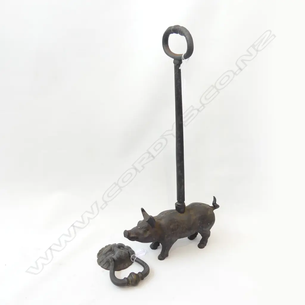 VINTAGE BRASS LIONS HEAD DOOR KNOCKER + BRASS PIG LONG HANDLE DOOR STOPPER Image 1++