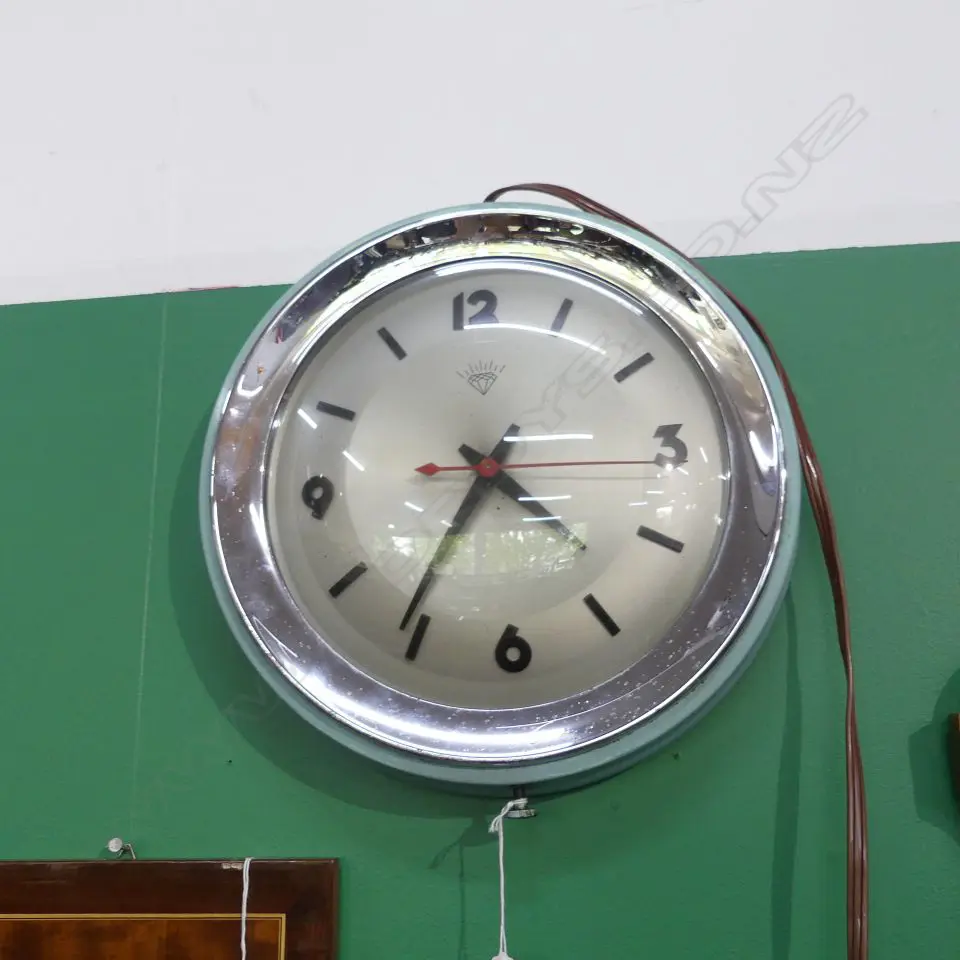 VINTAGE WALL CLOCK (PLUG IN)325mm dia Image 1++