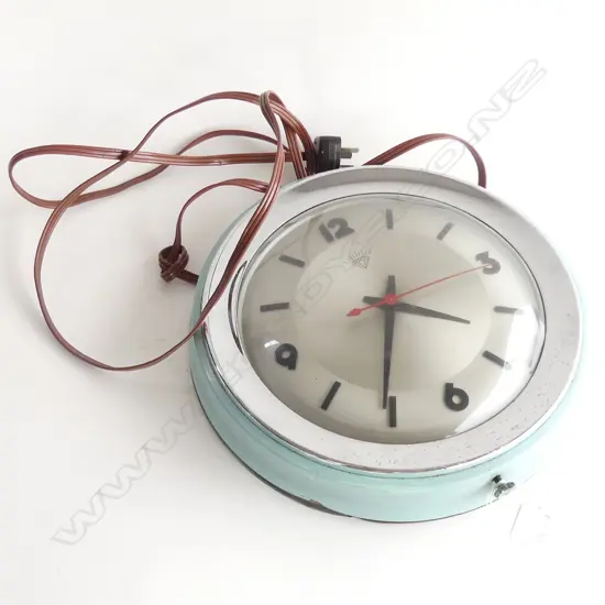 VINTAGE WALL CLOCK (PLUG IN)325mm dia