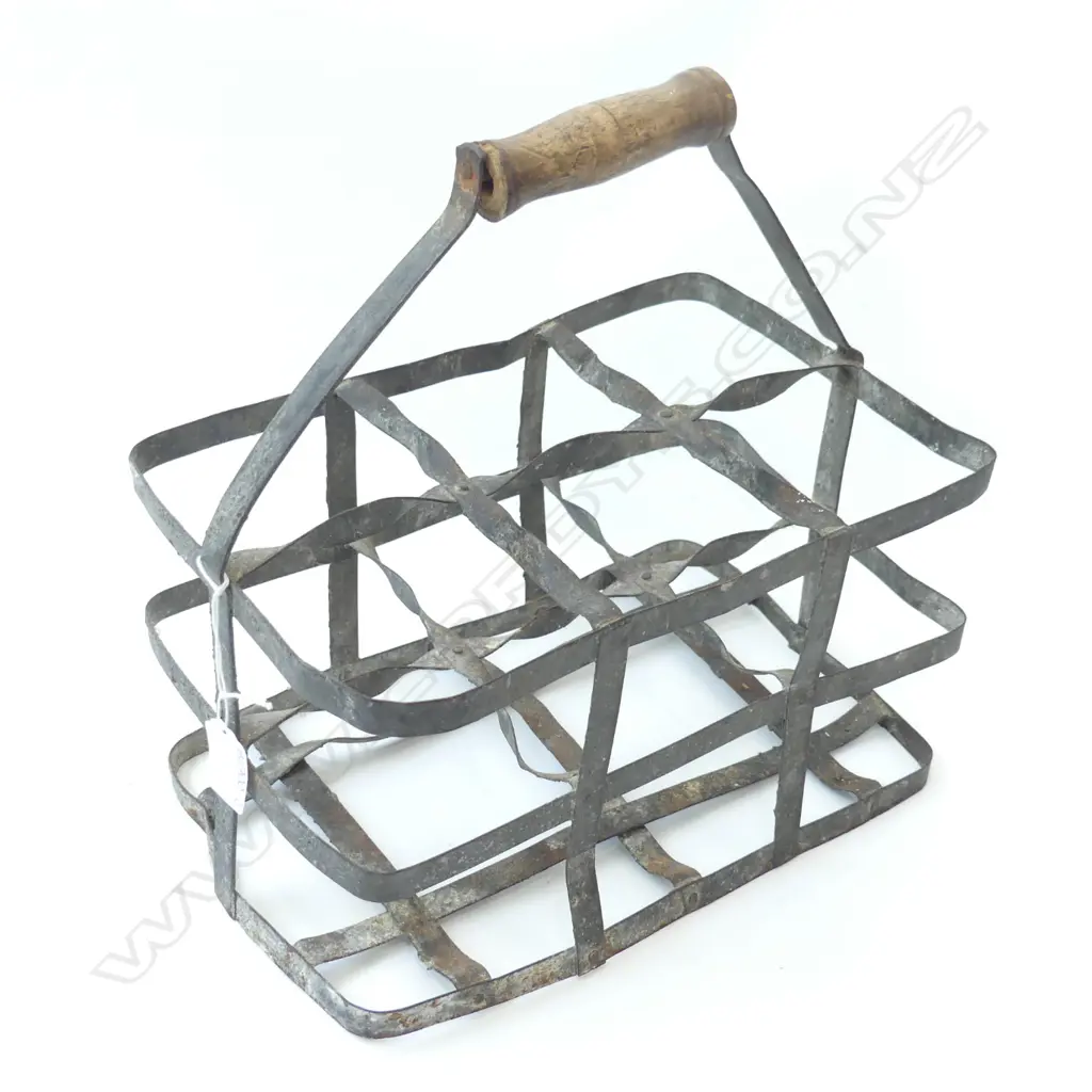 OLD METAL 6 BOTTLE MILK CRATE Image 1++