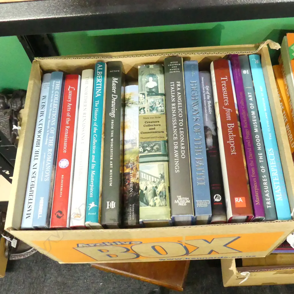 BOX OF ASST BOOKS Image 1++