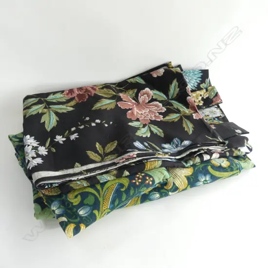 VINTAGE SANDERSON MORRIS PRINT FABRICS; PR CURTAINS + 2 PCES 'GOLDEN LILY' FABRIC