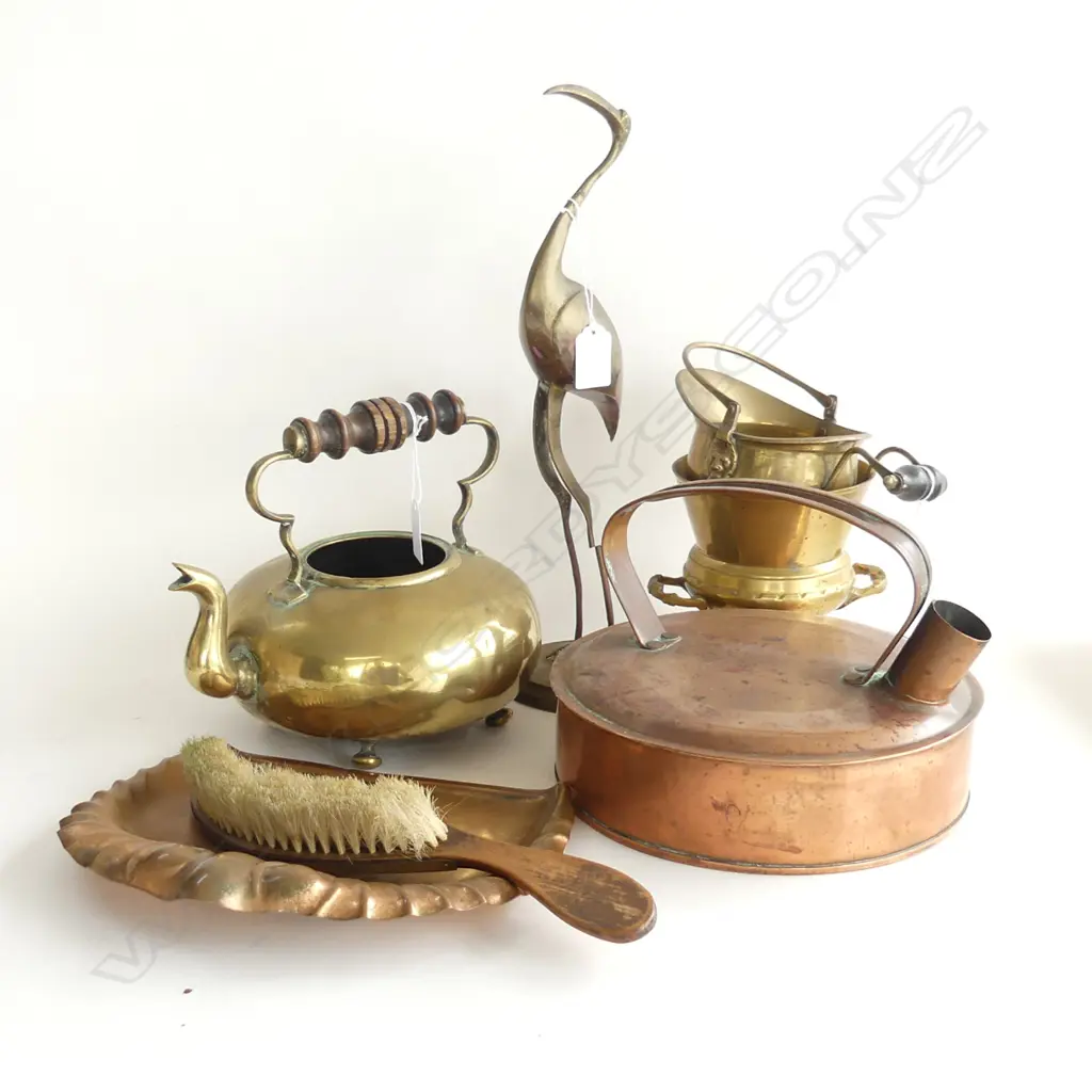 6 COPPER / BRASS PCES; CRUMB TRAY & BRUSH, 2 KETTLES, BIRD (af), ETC Image 1++