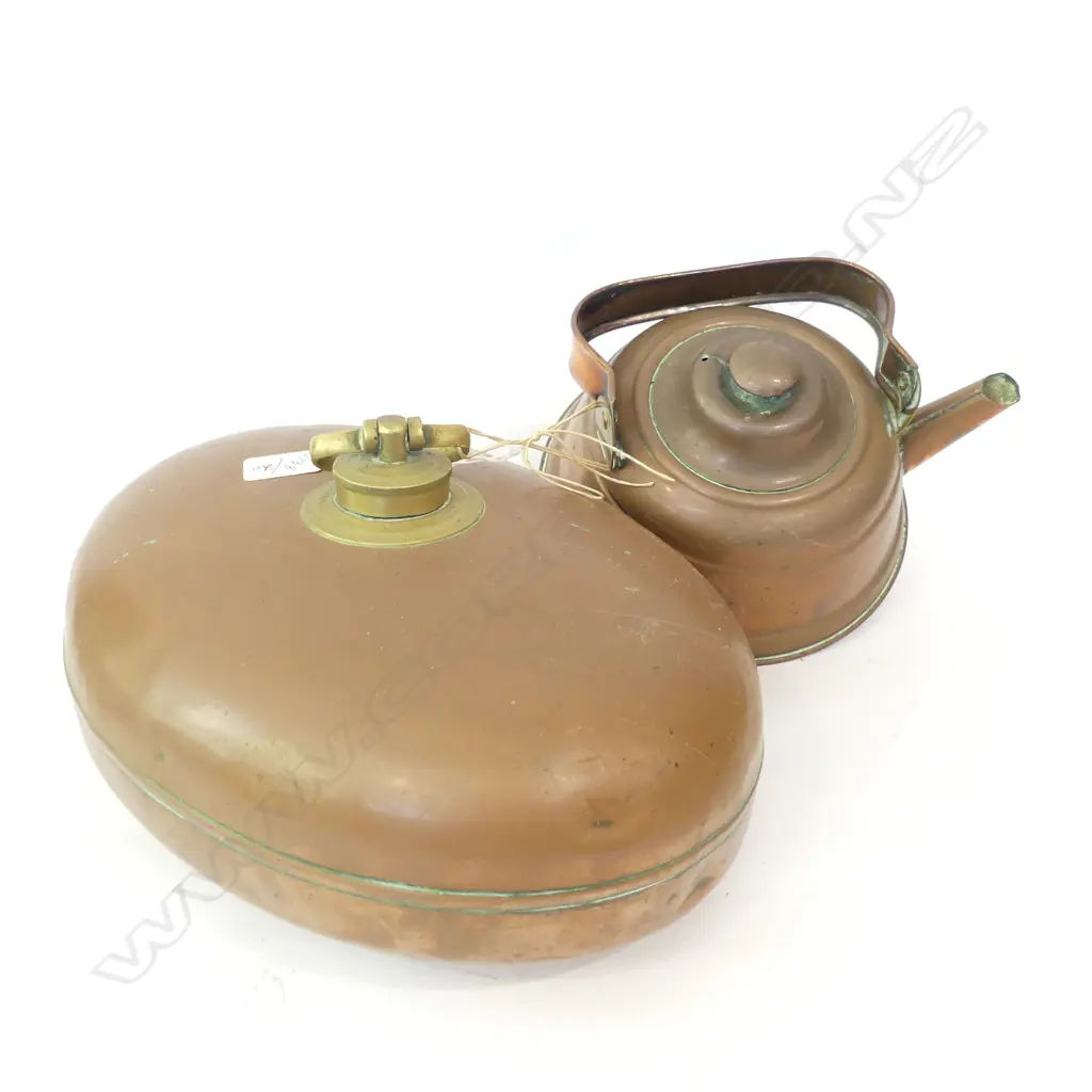 COPPER BED WARMER AND A COPPER KETTLE. Image 1++