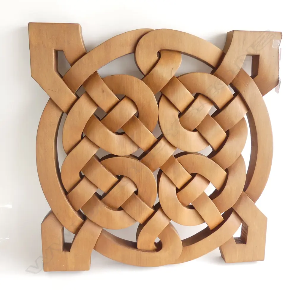 LGE CARVED WOODEN CELTIC KNOT 550x540mm Image 1++