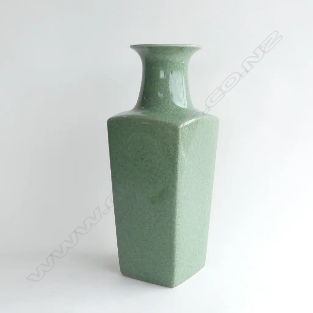 LG ORIENTAL GREEN CRACKLE GLAZE VASE H. 370MM Image 1++