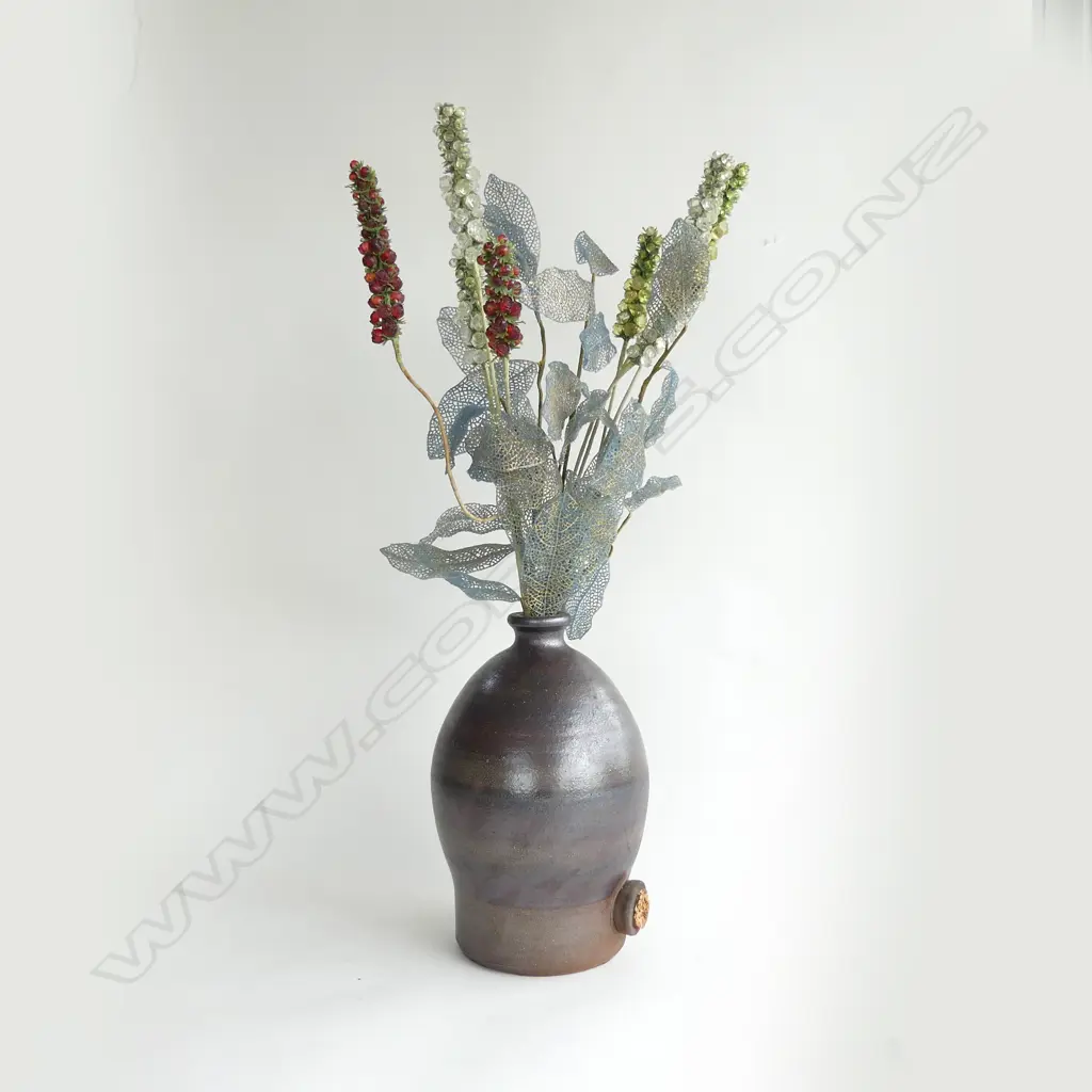BENDIGO POTTERY EPSOM STONEWARE CROCK (H.320mm) w. FLOWERS H.750mm Image 1++