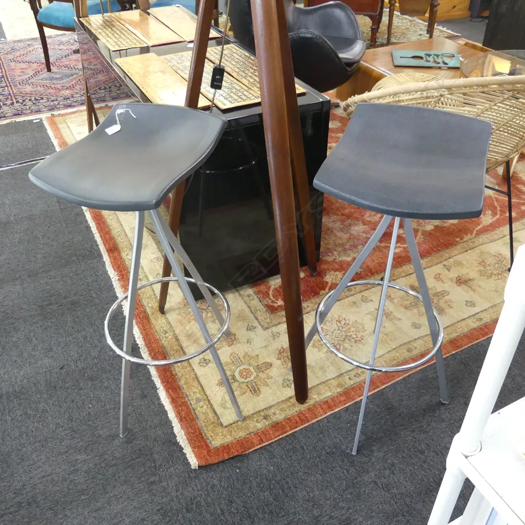 PR CONTEMPORARY KITCHEN STOOLS Image 1++