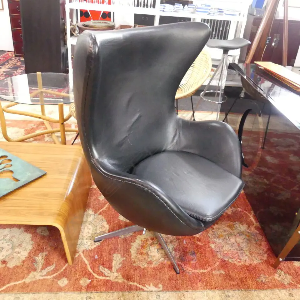 1960S BLACK VINYL EGG CHAIR, 840 x 660 x 1030mm Image 1++