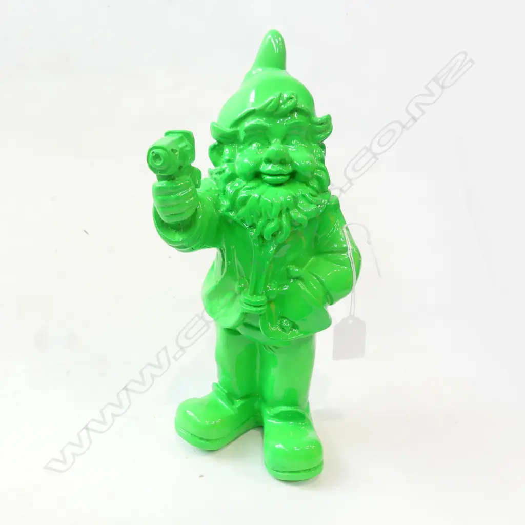BRIGHT GREEN RESIN GNOME WITH GUN H.300mm Image 1++