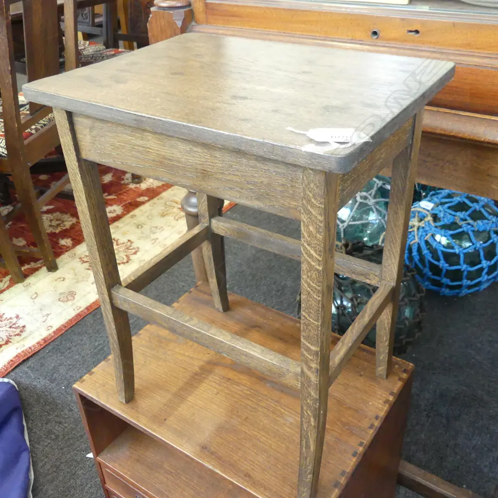 SMALL OAK SIDE TABLE 375x280x460mm Image 1++