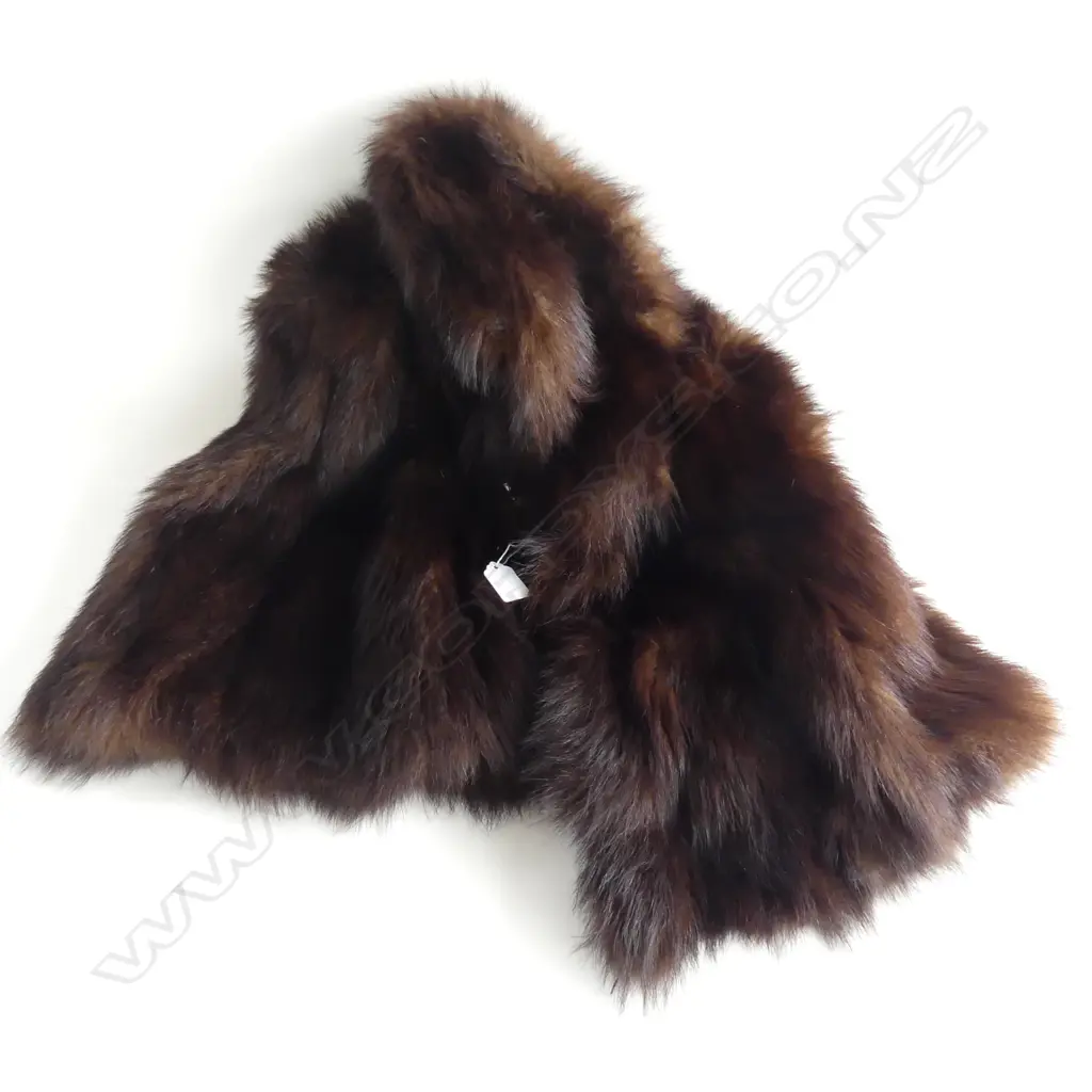 FOX FUR CAPE WITH DECORATIVE BUCKLE Image 1++