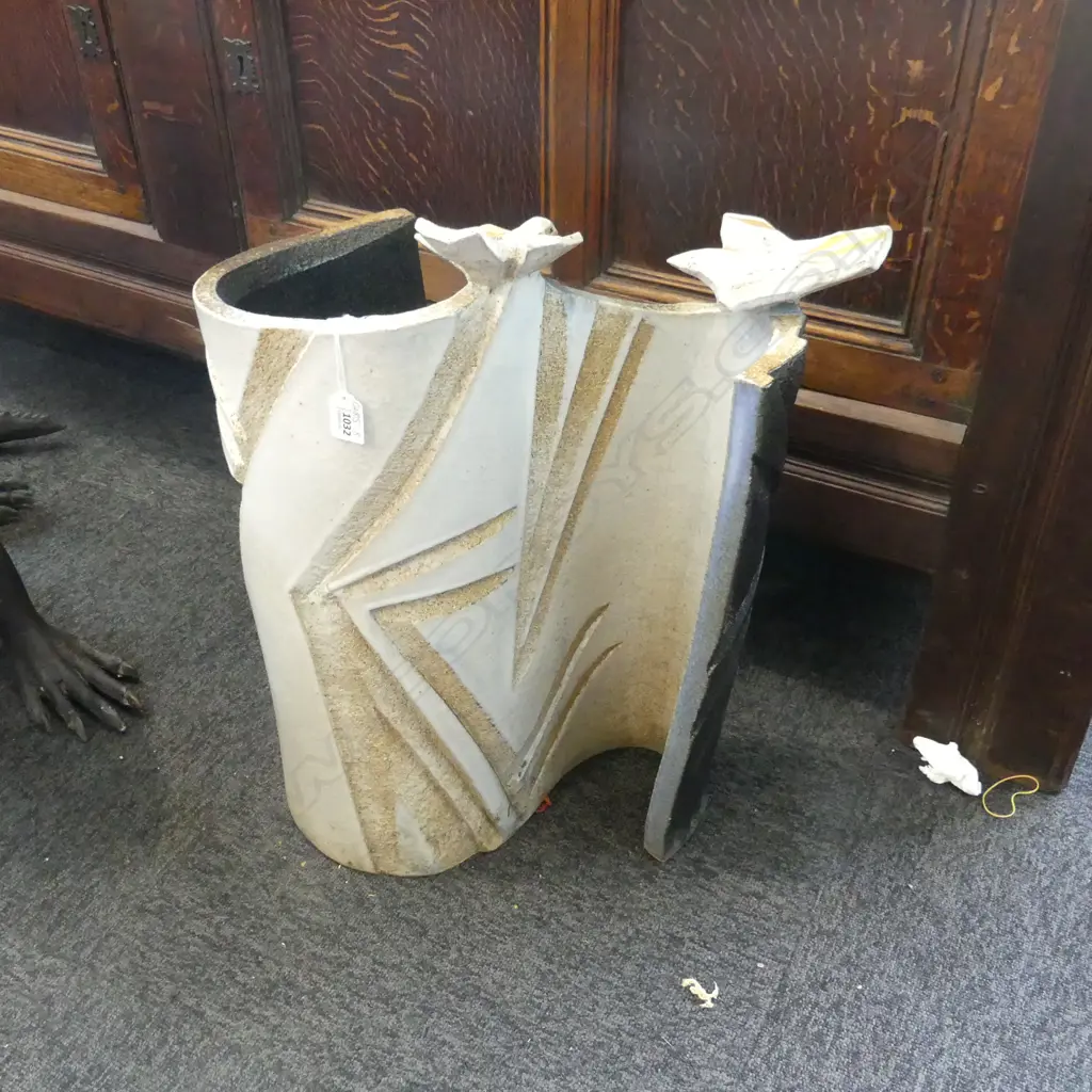 TALL ART POTTERY wave form GARDEN SCULPTURE W BIRDS H585 Image 1++