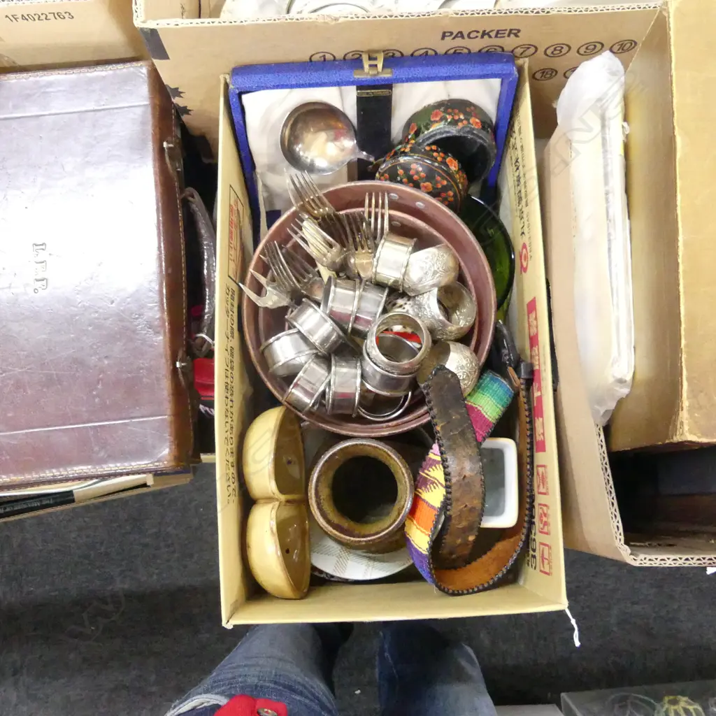 BOX LOT CASED CUTLERY, MIXING BOWLS, CERAMICS, NAPKIN RINGS ETC Image 1++