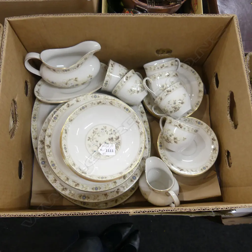 ROYAL DOULTON 'MANDALAY'  DINNER SERVICE ... Image 1++
