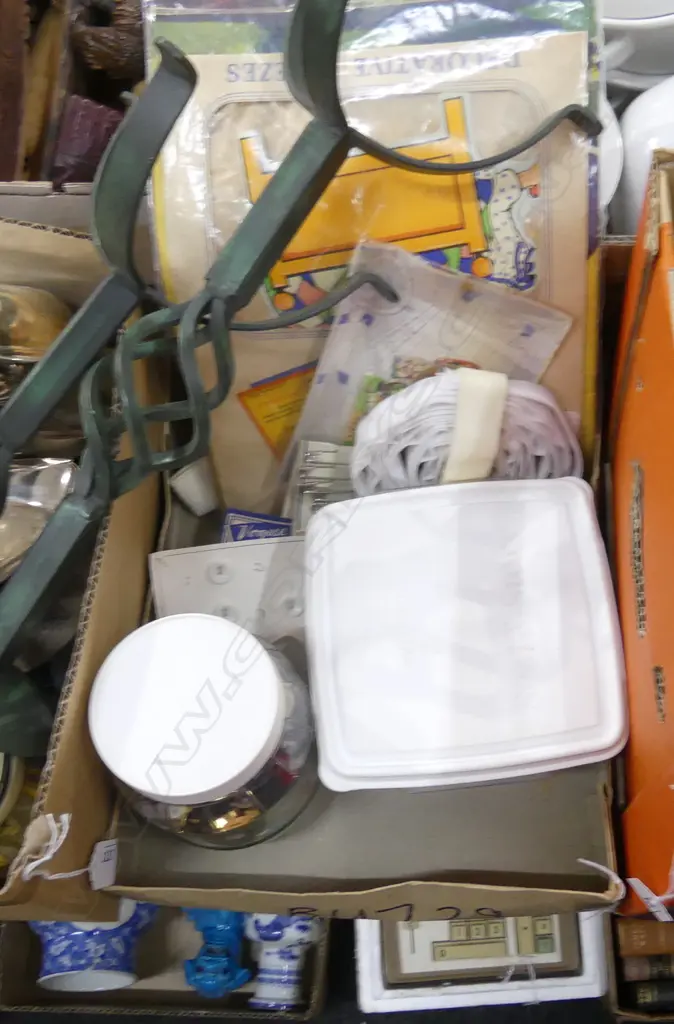 BOX LOT ASST. VINTAGE BUTTONS ETC Image 1++