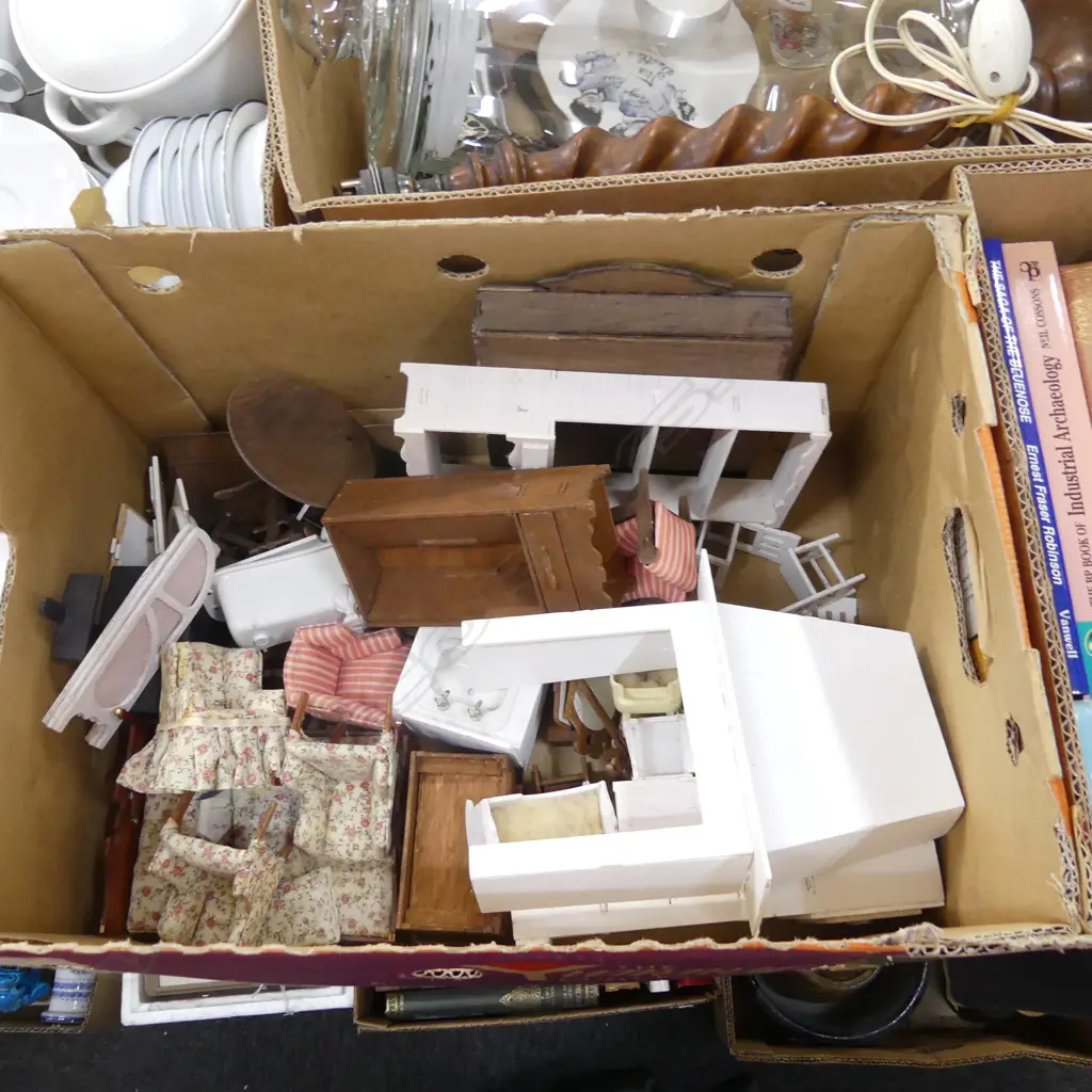 BOX OLD DOLLS HOUSE FURNITURE Image 1++