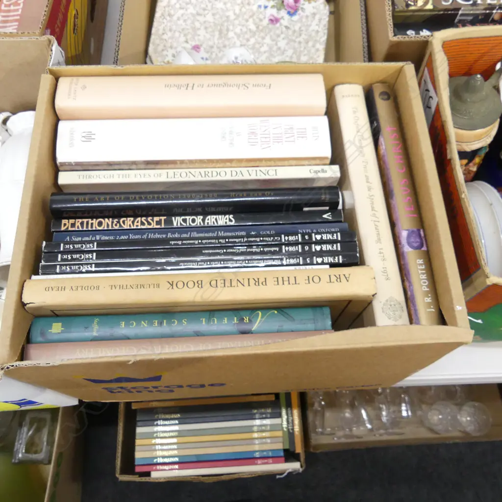 BOX OF ASST BOOKS Image 1++