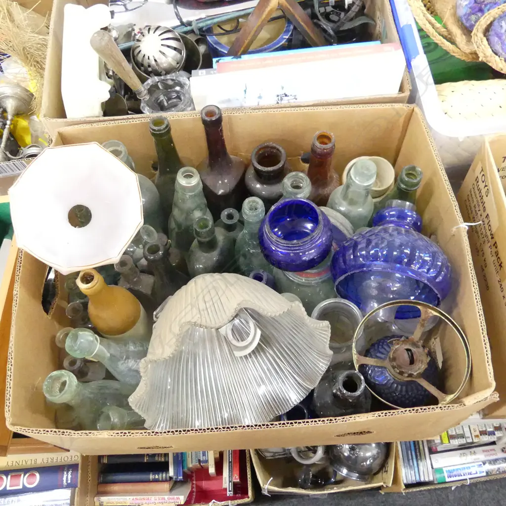 LARGE BOX LOT VINTAGE BOTTLES Image 1++