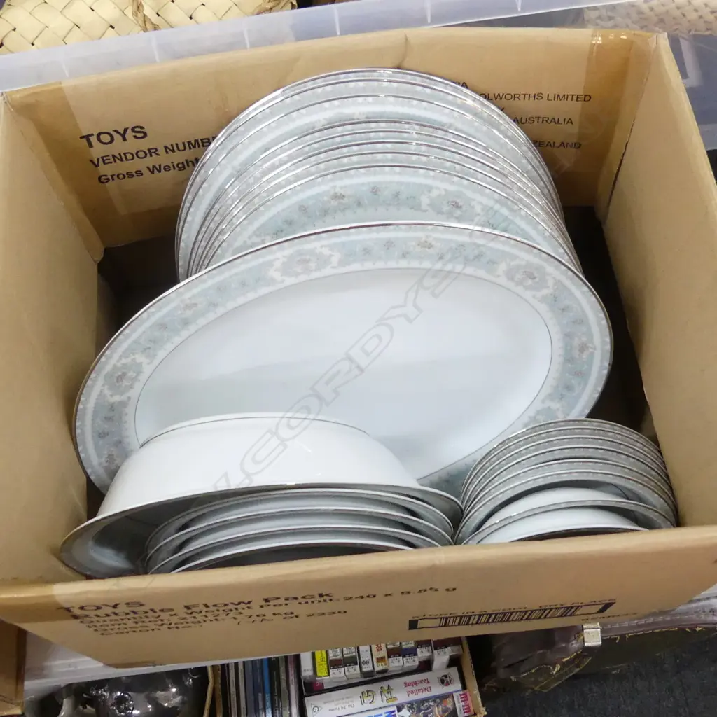 BOX LOT NORITAKE PART DINNER SET; 8 PLATES ETC Image 1++