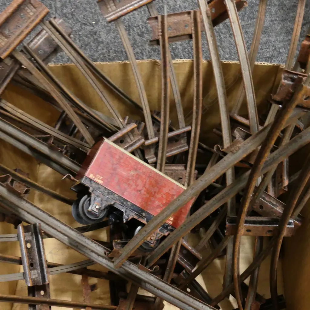 BOX OF HORNBY TRAIN TRACK AND ROLLING STOCK Image 1++