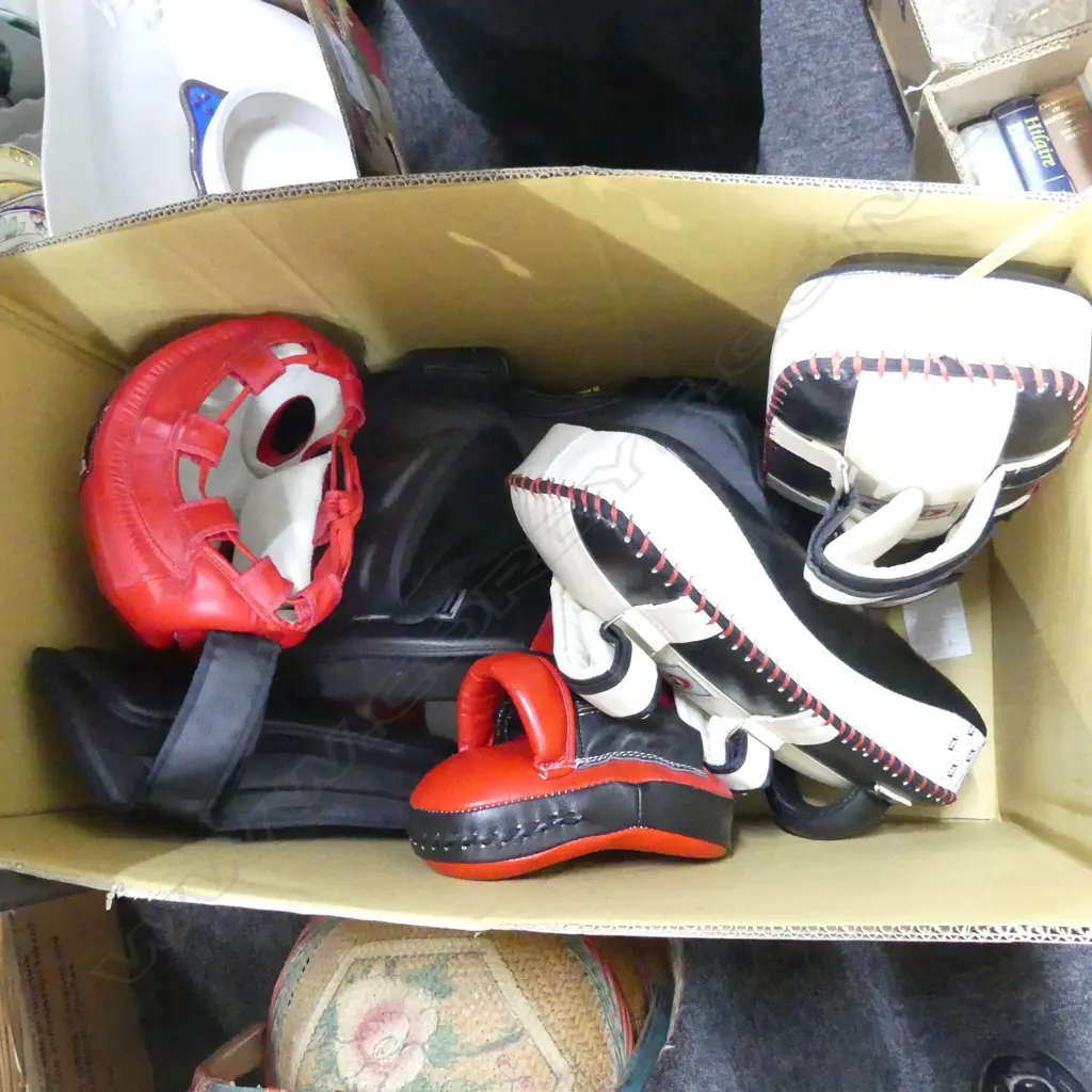 AS NEW QUALITY THAI BOXING GEAR PADS ETC 10 PCS Image 1++