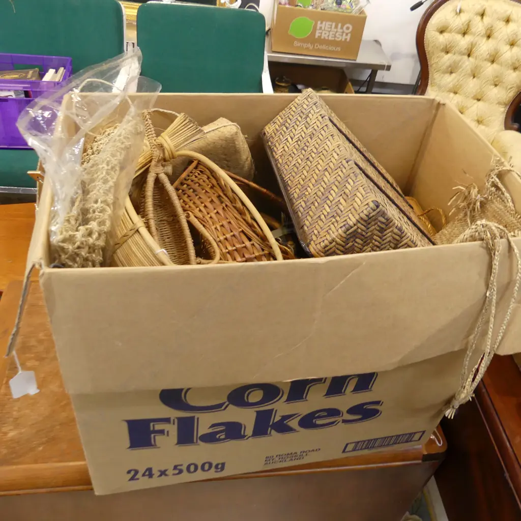 BOX LOT BASKETRY CHINA , ASIA. Image 1++